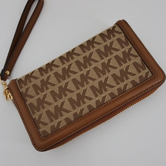 🆕️  Michael Kors Fulton Logo Wristlet/ Phone Case - Picture 4 of 6